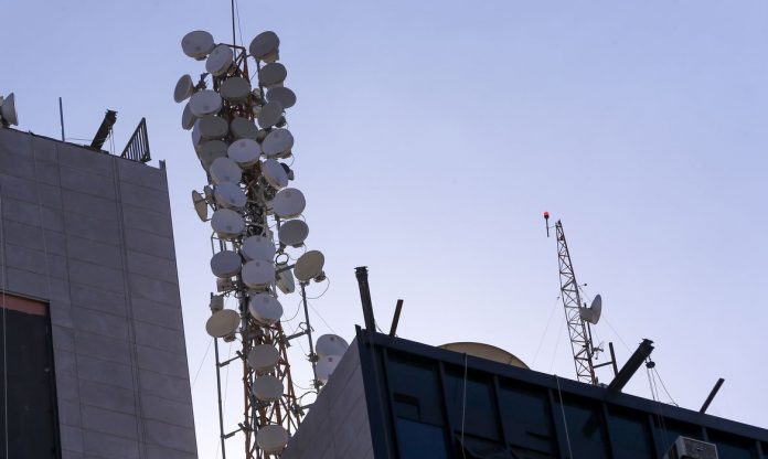 Fotografia de antenas celulares anatel