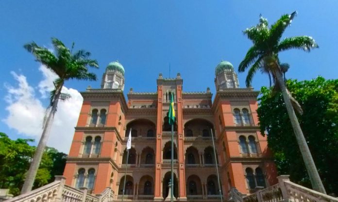 Fotografia da Fiocruz para ilustrar parceria Brasil e Portugal com o laboratório binacional