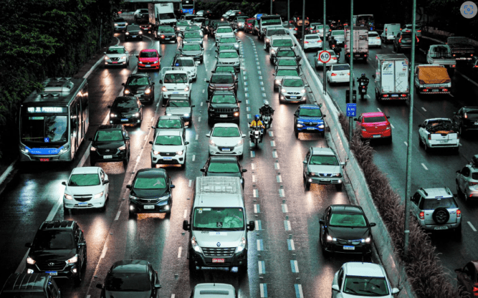 Desde 2013, investimento público em mobilidade nas cidades caiu à metade