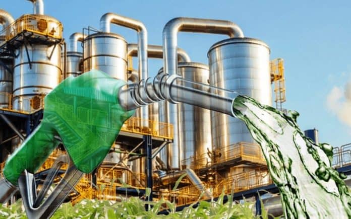 Governo deve aumentar mistura do etanol na gasolina; veja impacto na bomba