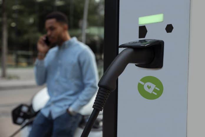 Protecionismo lá, oportunidade cá: o Brasil como epicentro da mobilidade elétrica