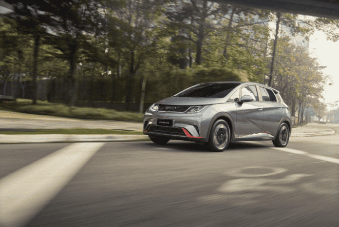 “Fábricas da BYD elevam o patamar da eletromobilidade no Brasil”