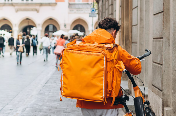 Nova York implementa sistema de carregamento seguro de bateria para entregadores