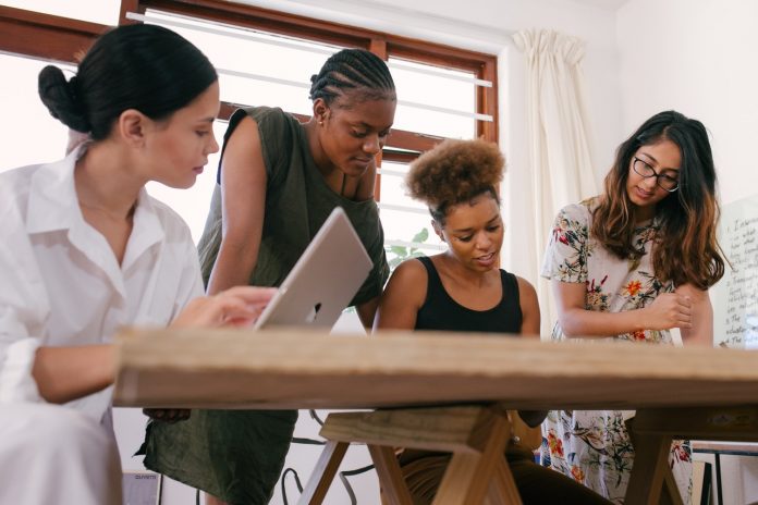 paula-faria-no-lançamento-da-women-in-tech-brasil
