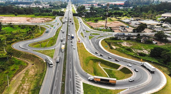Grupo CCR lança iniciativa para adotar inteligência artificial generativa em suas operações até o primeiro semestre de 2025