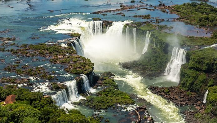 Entre Padrões e Fluxos: O limite invisível das cidades inteligentes passa pela governança da água